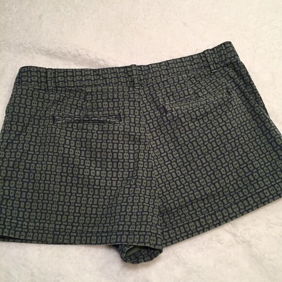 GAP
SUMMER SHORT Geo Print Fabric - Picture 4 of 7